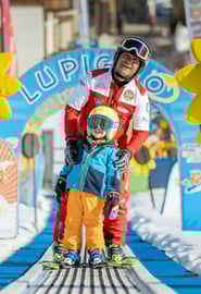 Maestro con bambino sci