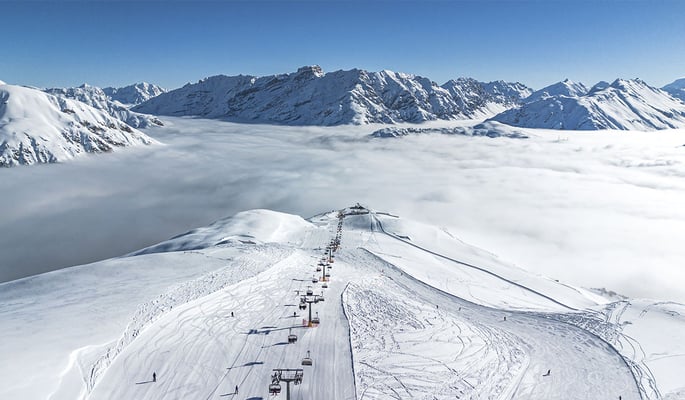 THE GOLDEN MOMENT ON THE SNOW: WHY MARCH IS THE BEST TIME TO EXPERIENCE THE MOUNTAIN