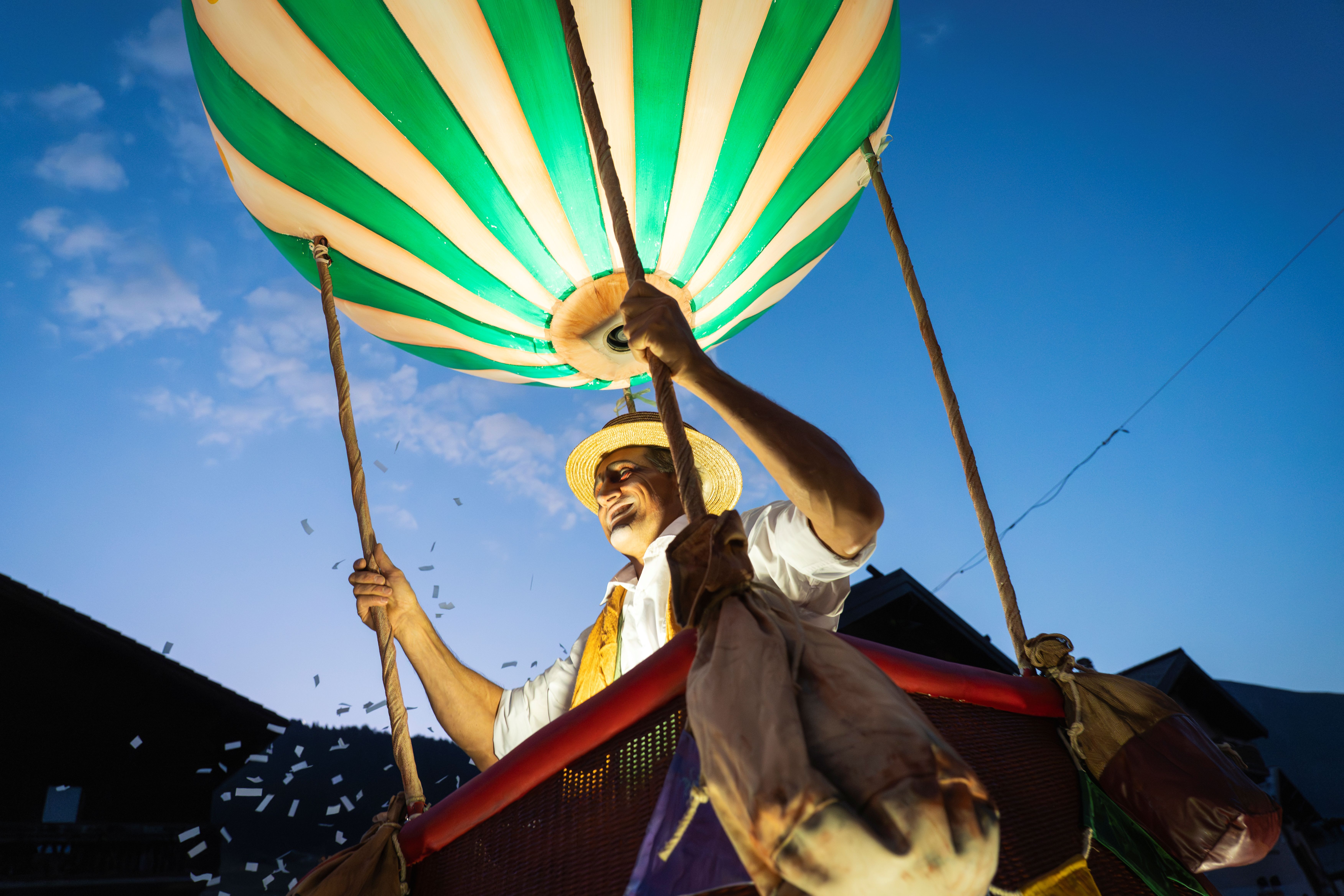 TORNA LA NOTTE NERA: LIVIGNO RACCONTA LA MAGIA DEI DESIDERI TRA LUCE, ARTE E TRADIZIONE