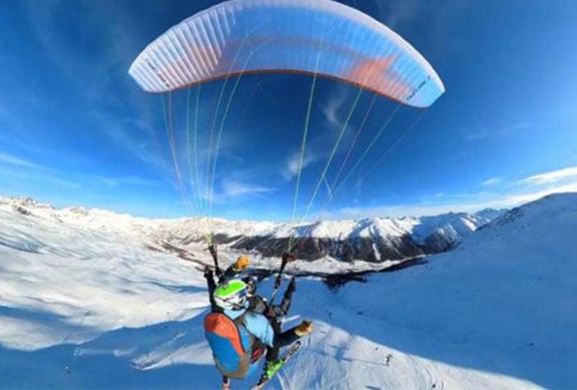 VOLO IN PARAPENDIO BIPOSTO